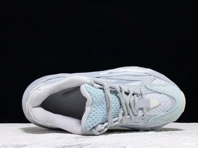 Boost V2 700 Adidas 'Inertia' FW2549 Yeezy 0605